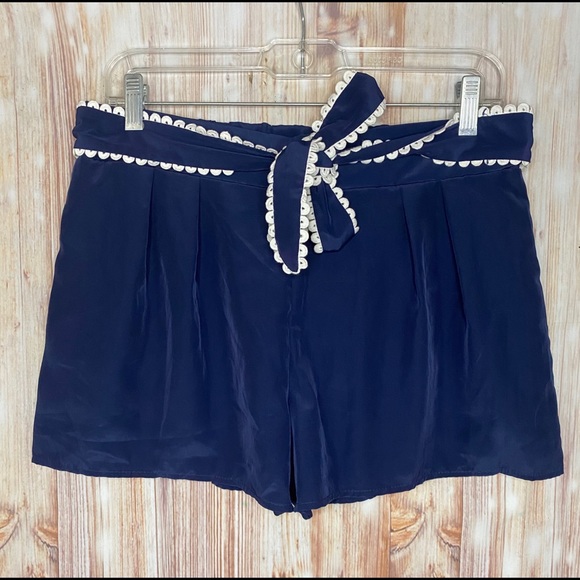 Francesca's Collections Pants - 🔥4/$25 Francesca’s Birdcage Label-Tie Belt Shorts